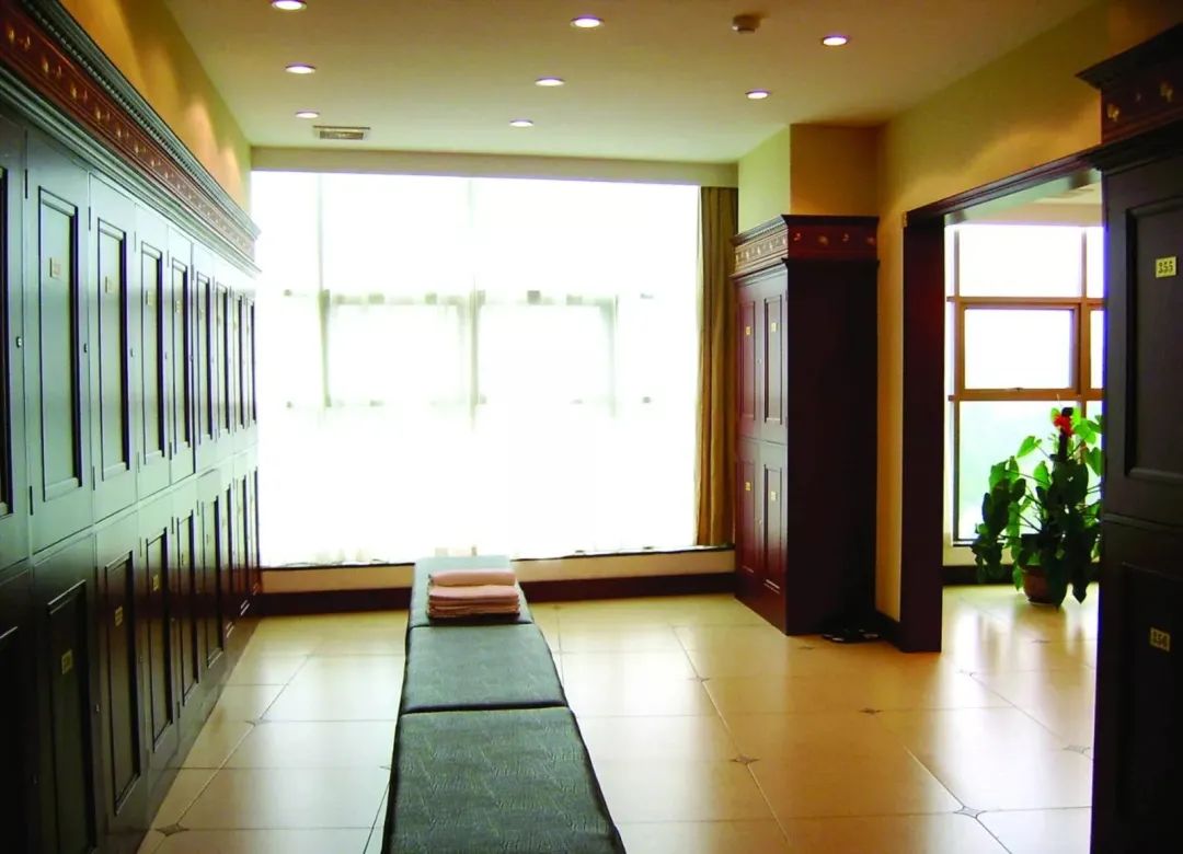 原生态山地球场,国内天然草坪球场