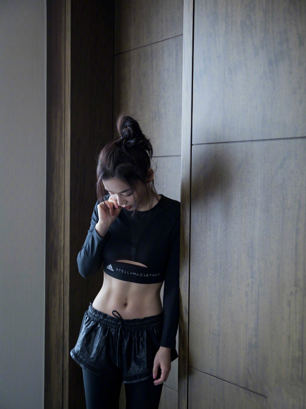 袁姗姗腹肌马甲线13个动作完整,袁姗姗穿露脐装露马甲线