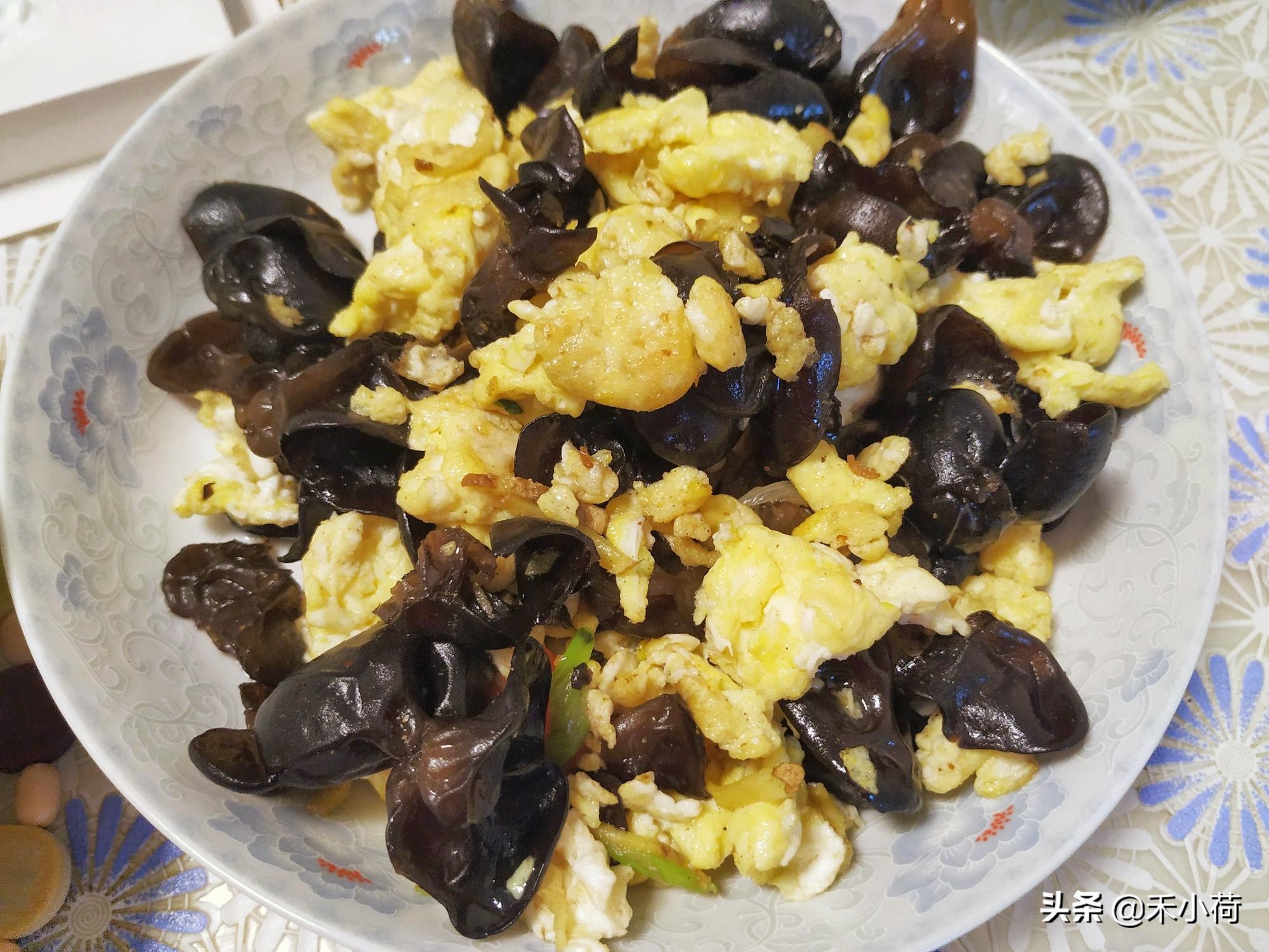 爷爷过生日奶奶做的一大桌子菜,奶奶给孙子做一桌子菜庆祝生日