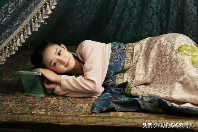 “妈妈,你怎么把我的头睡扁了?”宝宝的圆头or扁头到底哪个好?