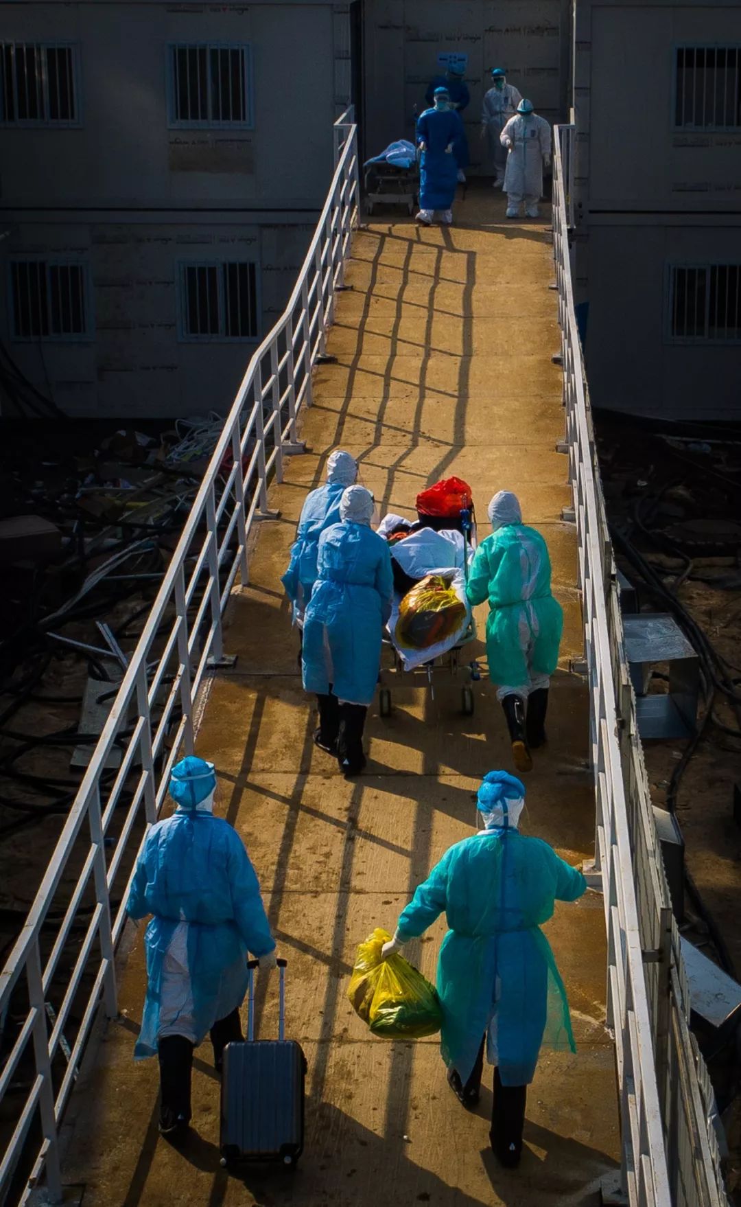 今夕元宵灯火依然通明,元宵佳节灯火明家家户户庆团圆