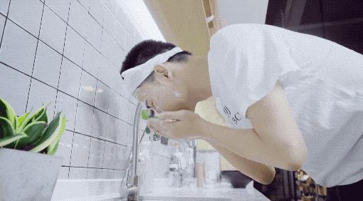 茶叶加盐加醋洗脸的功效,长期用茶叶水洗脸的危害