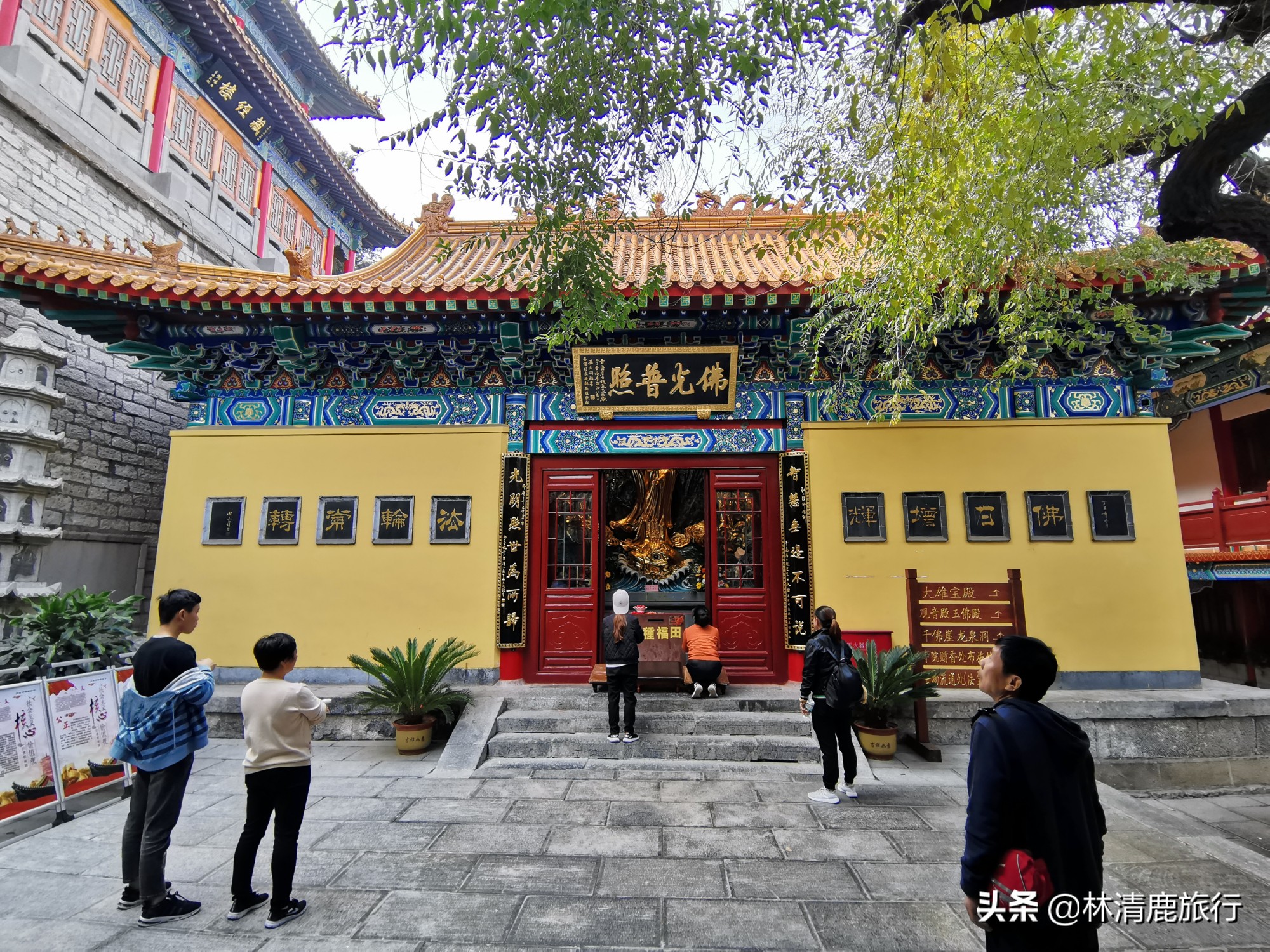 济南千佛山万佛洞的大佛像,济南千佛山多高免费