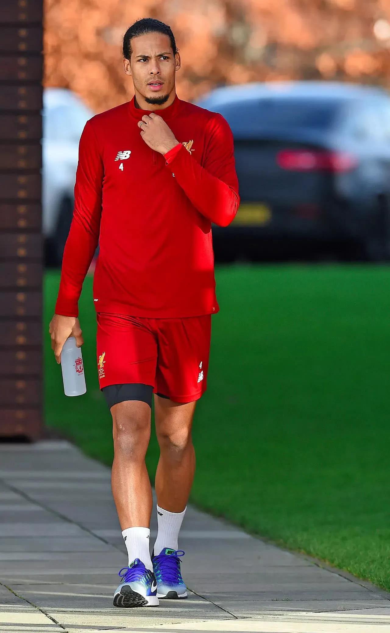 当今足坛十大边后卫排名,2019足坛十大顶级中后卫