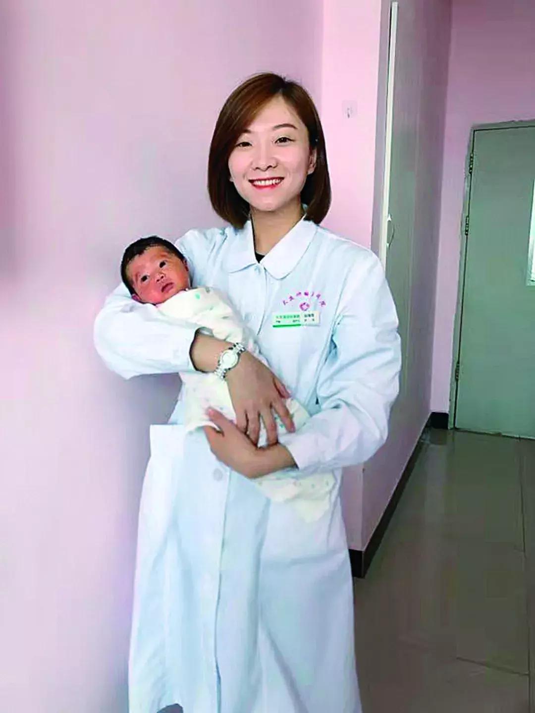 大爱无疆医者仁心致敬中国医师节,大爱无疆医师节