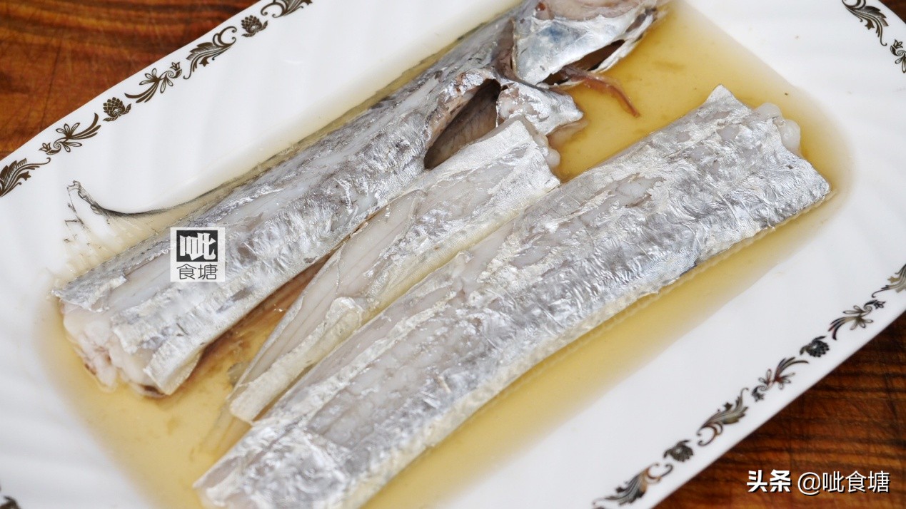 新鲜的带鱼清蒸后是什么口感,新鲜带鱼烧糖醋好吃吗