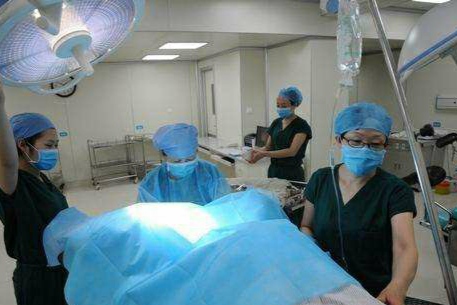 “小牛奶拿过来”，生娃时医生的这些“暗语”，听不懂真的很尴尬