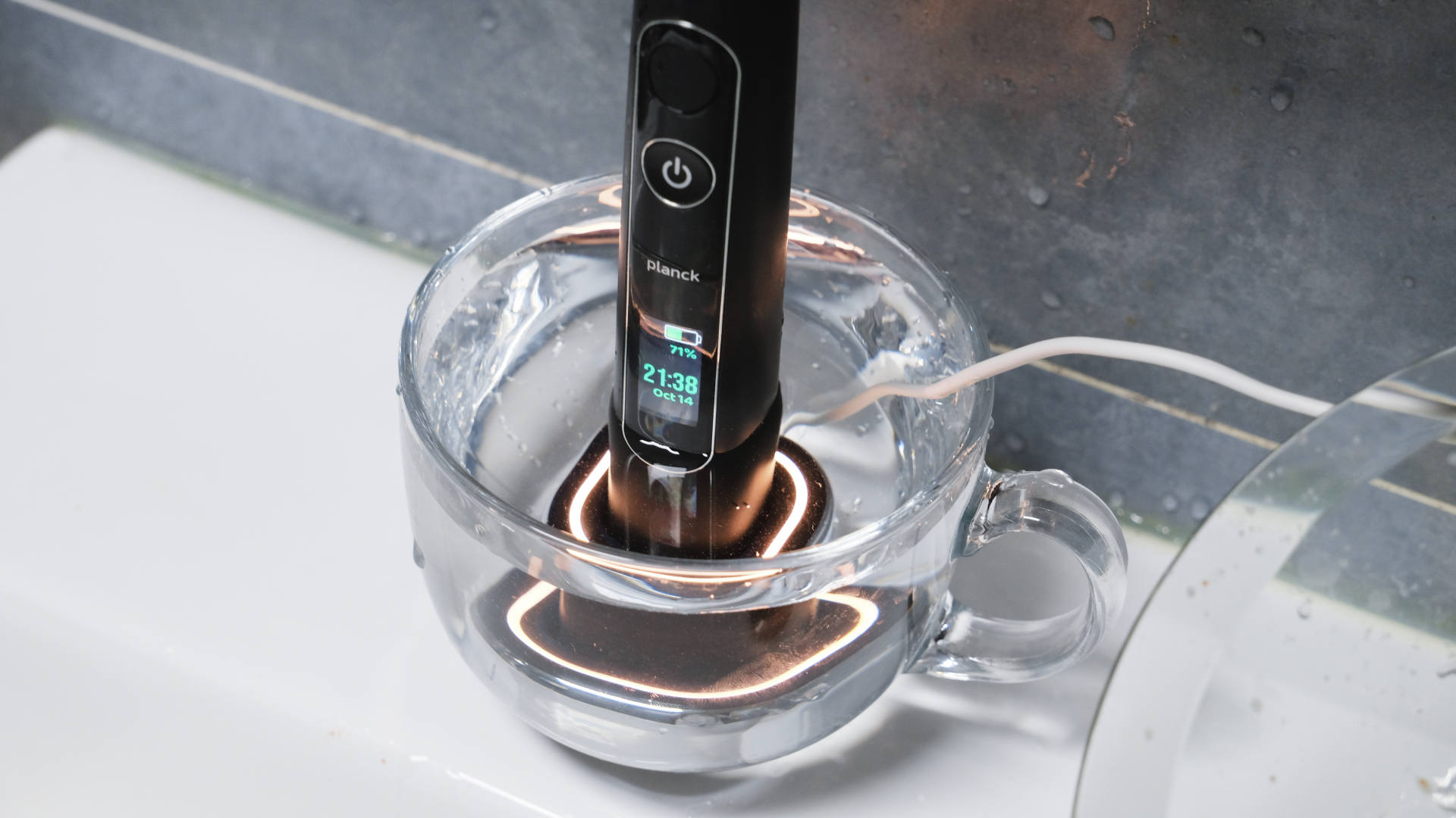 种植牙推荐电动牙刷,根据自己的牙选择电动牙刷