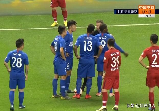 中超恶人再次上演招牌式废人动作,中超名哨被罚完整视频