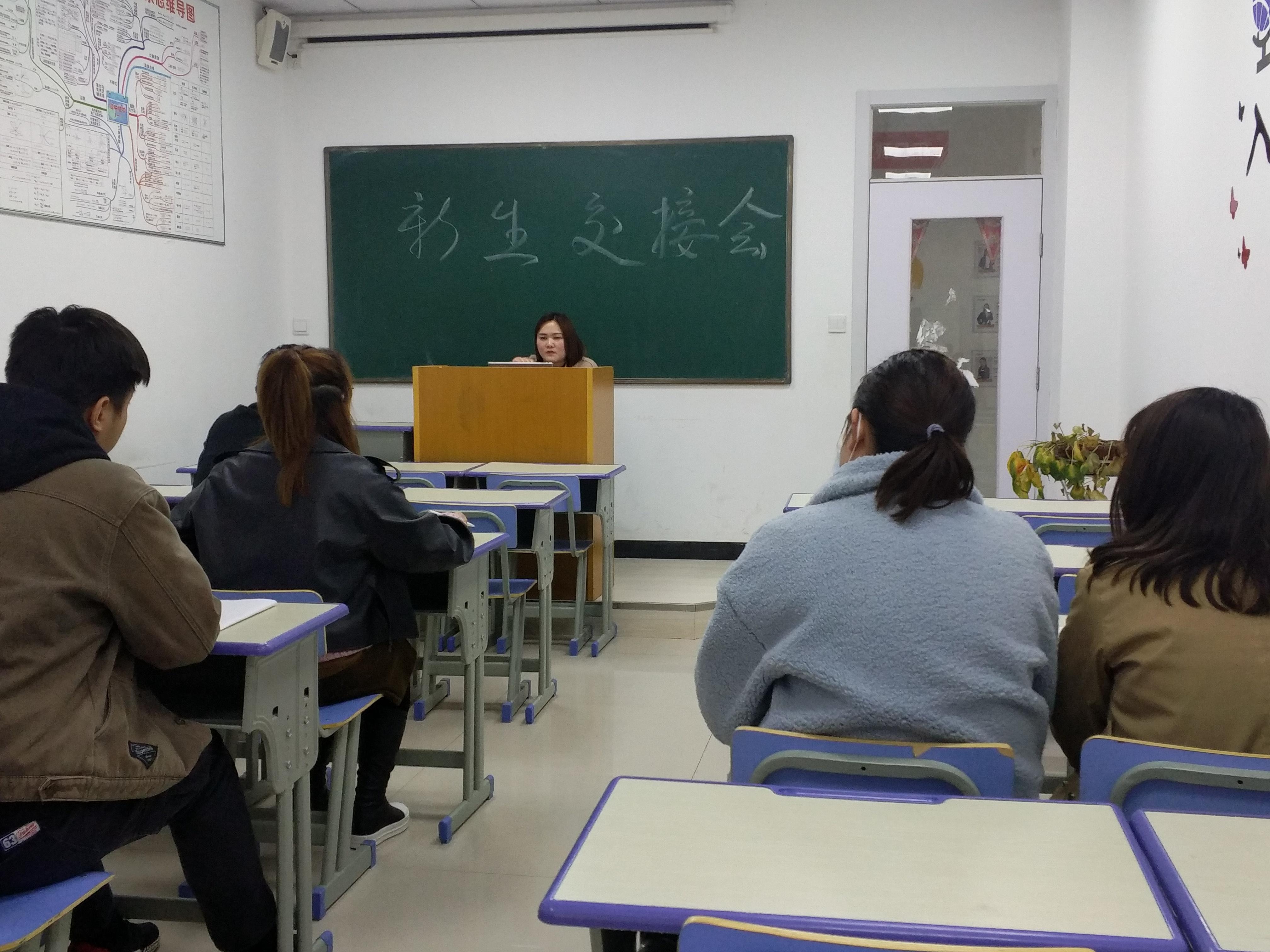 教育机构客服主管的工作职责,培训机构行政客服专员岗位职责