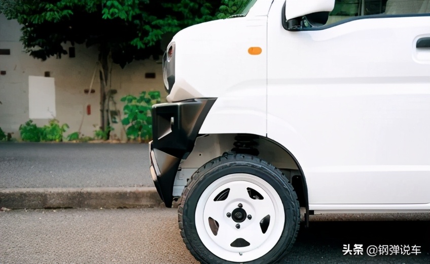 07铃木浪迪两驱二手多少钱,2014的铃木浪迪四驱二手7座