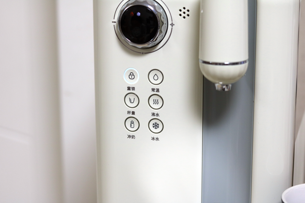 恒温可调半导体制冷水机,grossag和魔凡饮水机哪个好