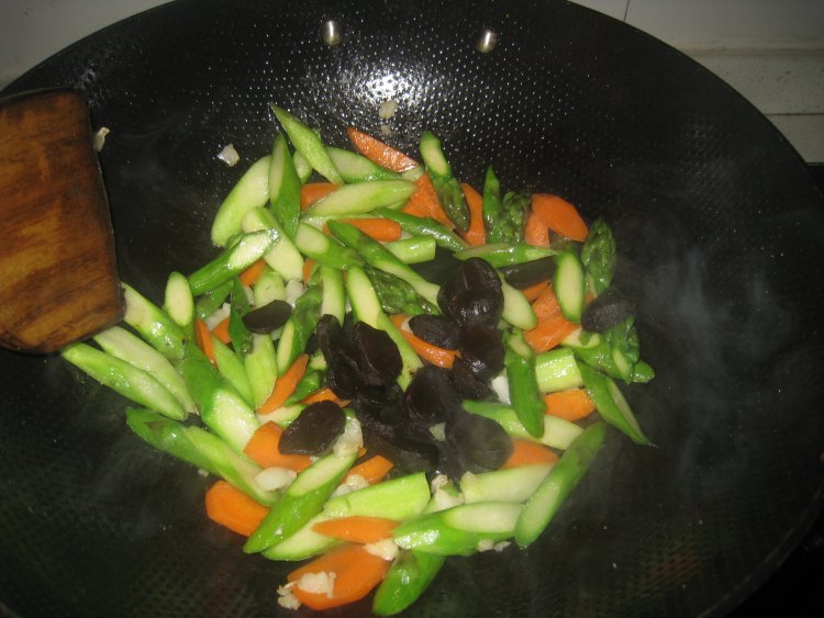 为什么山东蒜比当地蒜便宜,黑蒜和大蒜的功效与作用