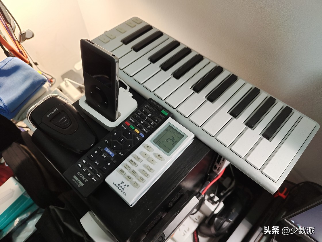 这也许是设备最多的桌面？我的「实用主义器材派」桌面分享