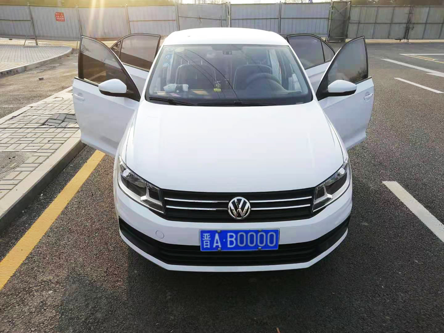 经济耐用省油的车桑塔纳,一万公里的新桑塔纳的优缺点