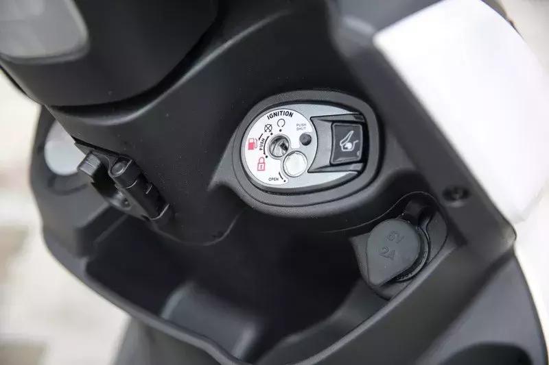 三阳fnx踏板摩托车全系列,三阳最新款150踏板摩托车测试