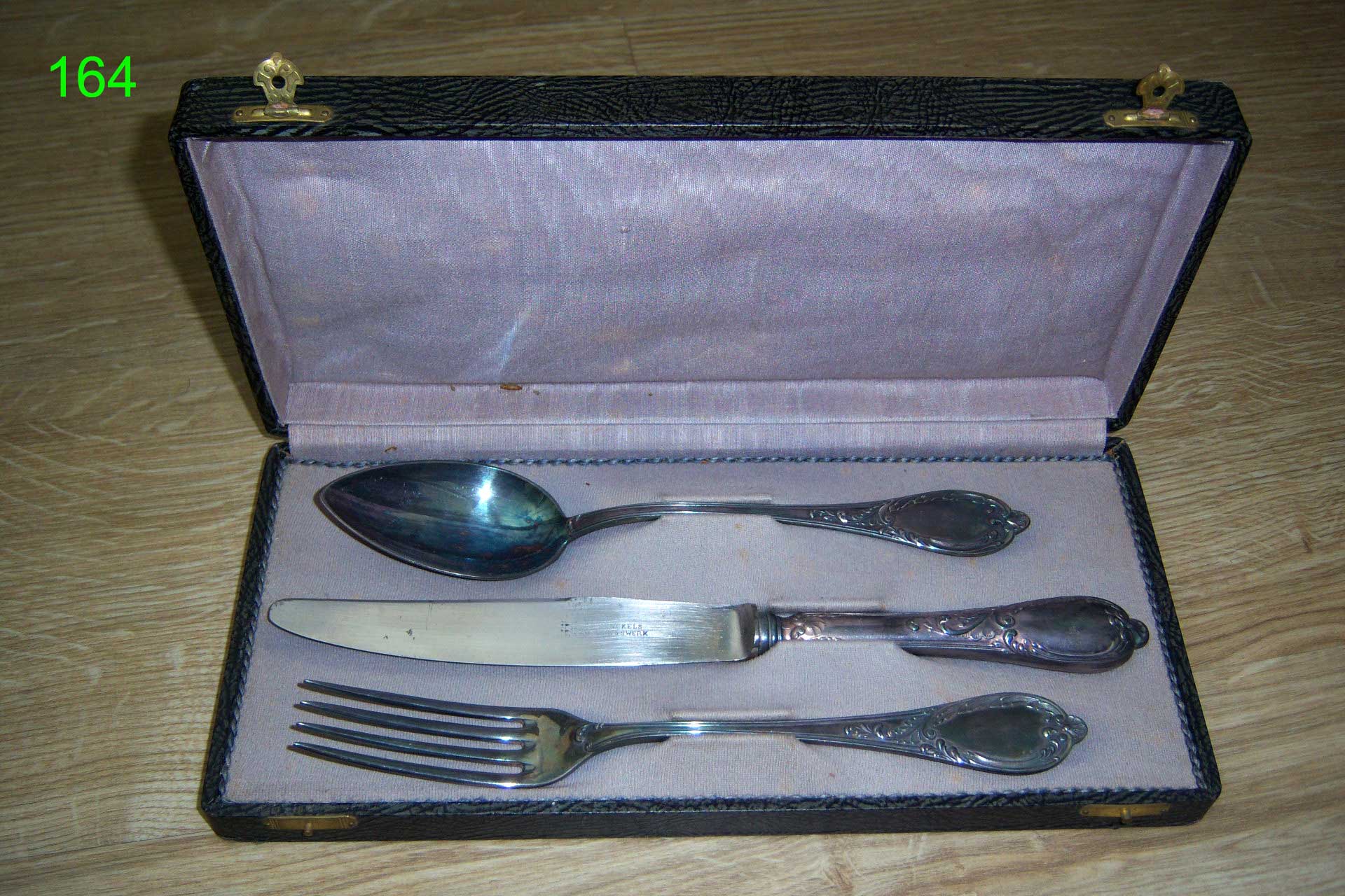 厨房餐桌上的世纪回眸：个人收藏双立人古物目录Season17