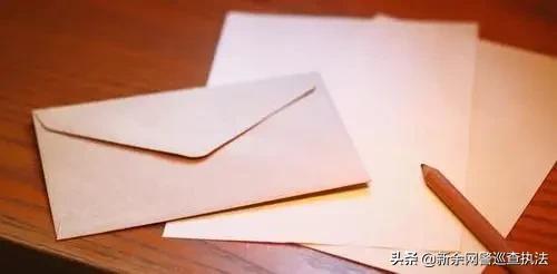 点开女朋友的QQ空间，里面的照片让他五雷轰顶