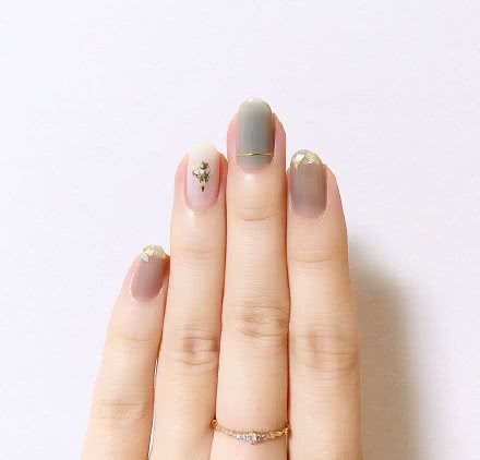 今年最流行的美甲颜色款式显白,什么色系显手白单色美甲款式图片