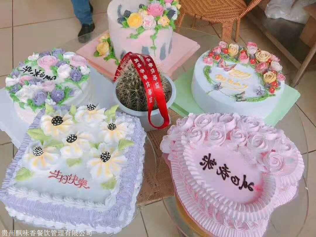 贵阳蛋糕裱花培训班哪里学,昆明韩式裱花蛋糕培训