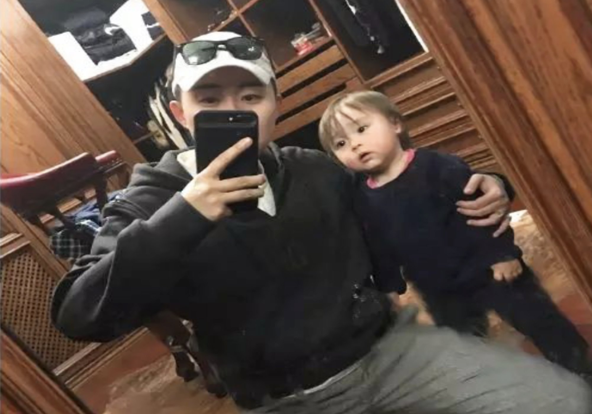 单身妈妈花50万生混血女儿,未婚女海外80万买精生二女儿