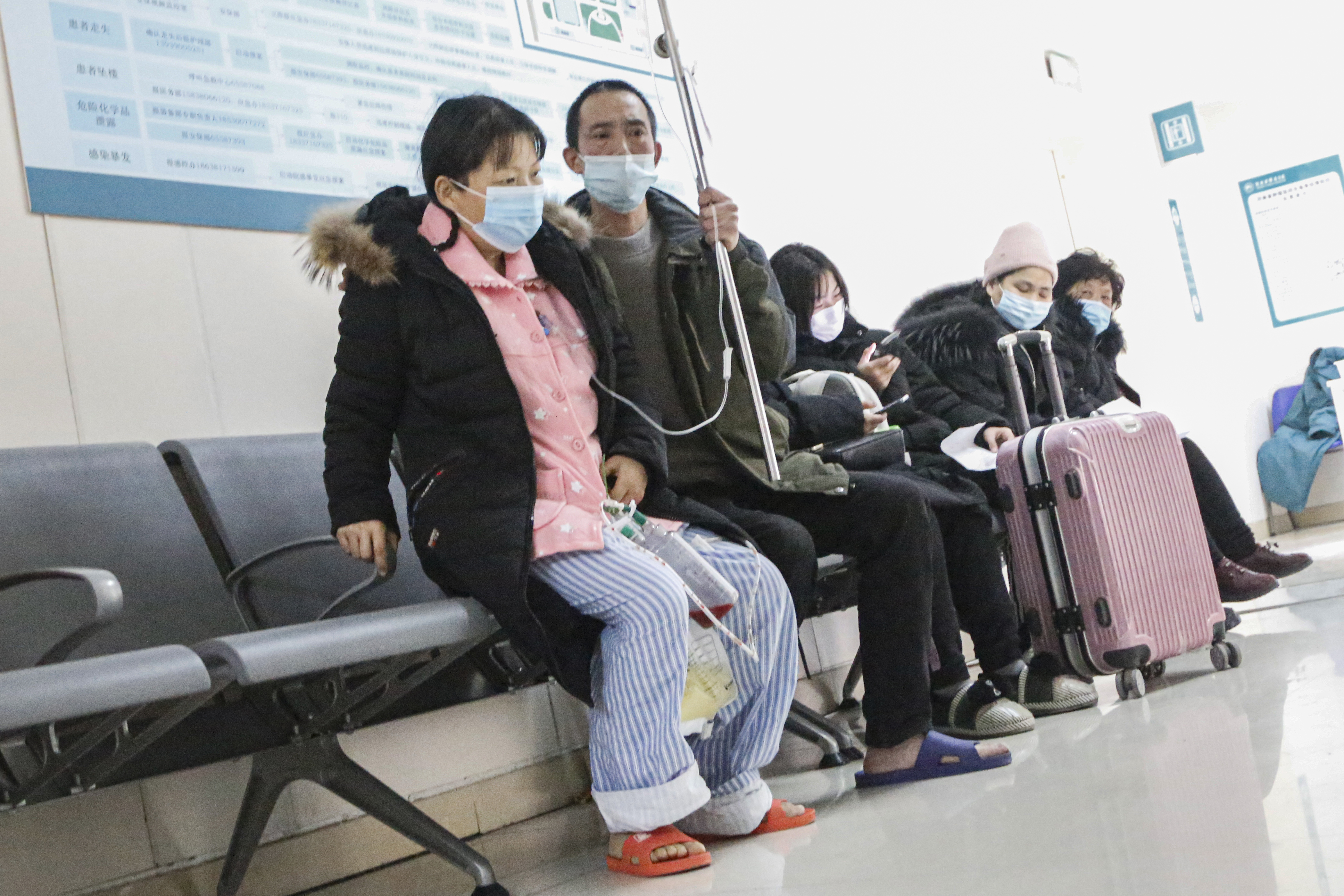 女子患绝症临终不舍孩子,女子面临癌症晚期欲放弃