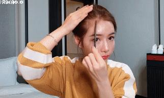 扁塌稀疏头发怎么变蓬松,头发贴头顶塌怎么扎