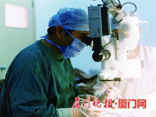 给患者带来光明是我们最大的幸福,给患者带来福音的意思