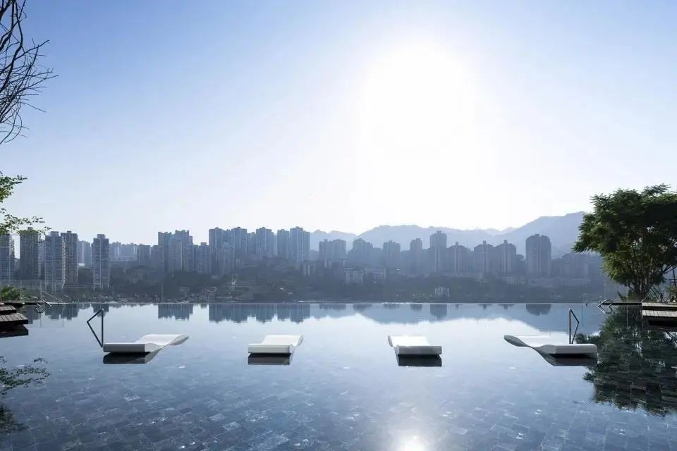 重庆的摩天大楼往下看有多恐怖,重庆横向摩天大楼天空漫步