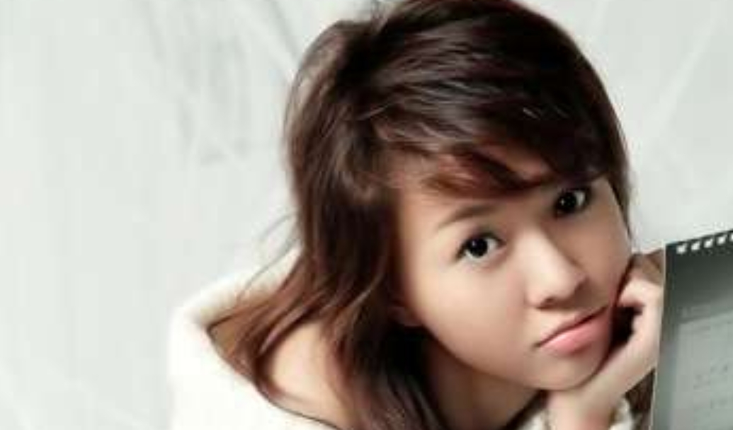 《爱情总在幻灭时最美》，卓依婷歌曲名串烧，也是一个凄美的故事