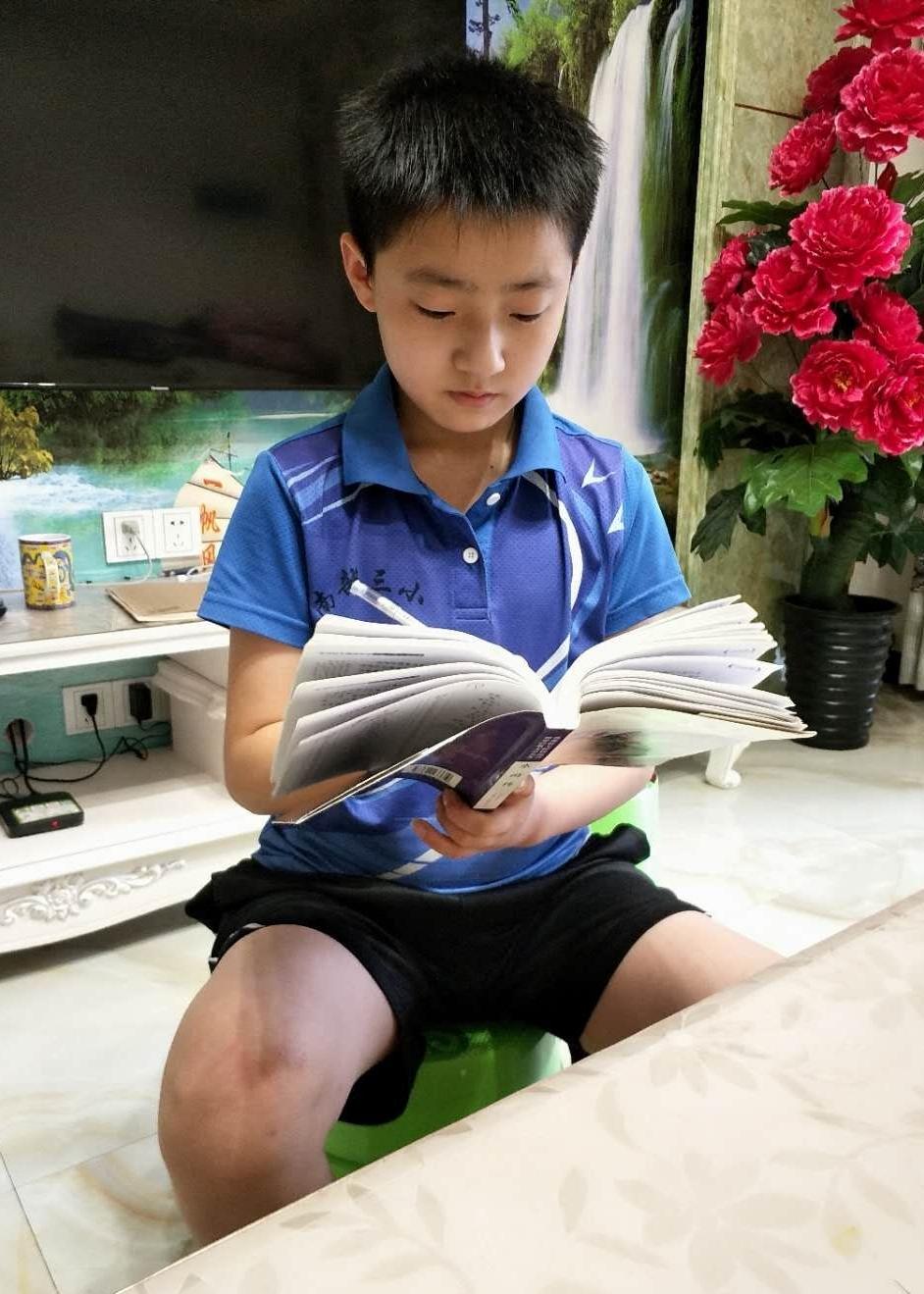 校园足球比赛赢的艰难,一场校园足球的对决