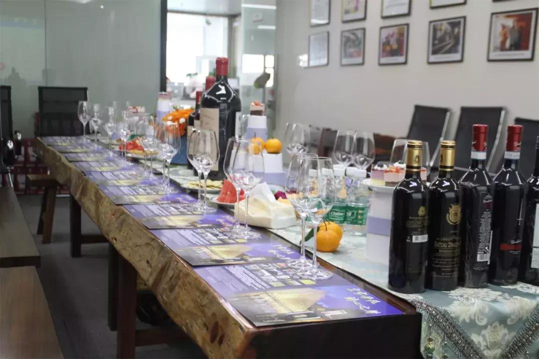 鍟嗗姟缁呭＋鍨嬬敺椋庢牸,鏃跺皻鍟嗗姟浼戦棽缁呭＋