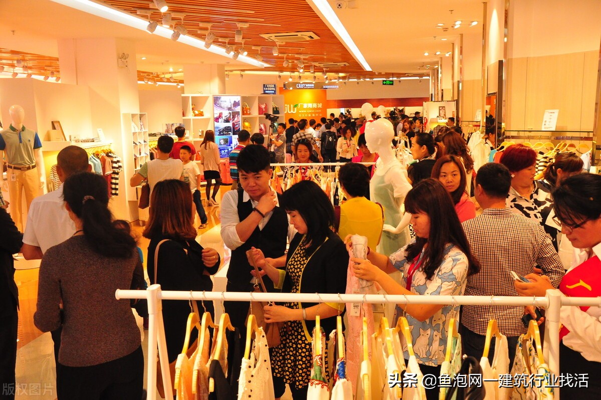 实体店在电商的冲击下怎么生存,电商冲击下实体店的发展与现状