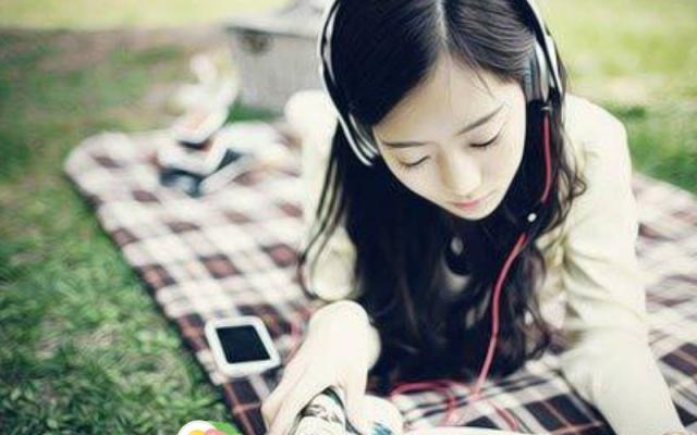 有首三个字很深情的粤语歌,意境极高的经典粤语歌