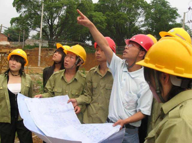 男生大专就业前景最好的专业,什么专业好就业适合男生大专