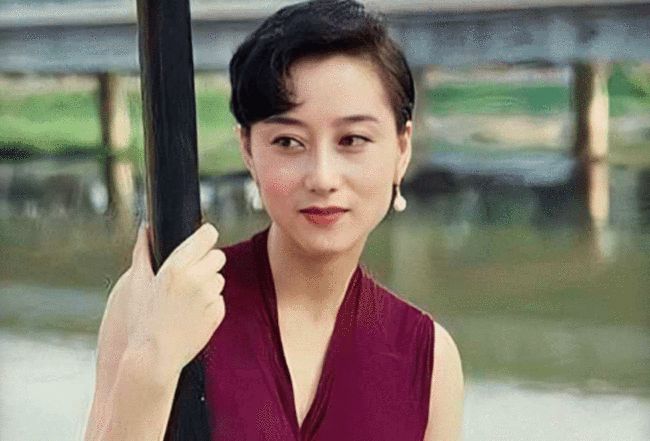 当年利智靠什么让李连杰神魂颠倒,利智与澳门赌王和李连杰