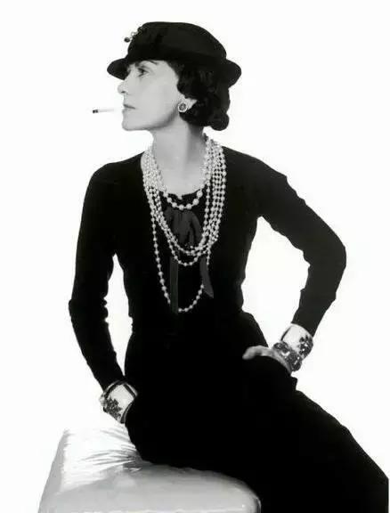 女人爱穿丝袜是什么心理,女人爱穿袜子的好处