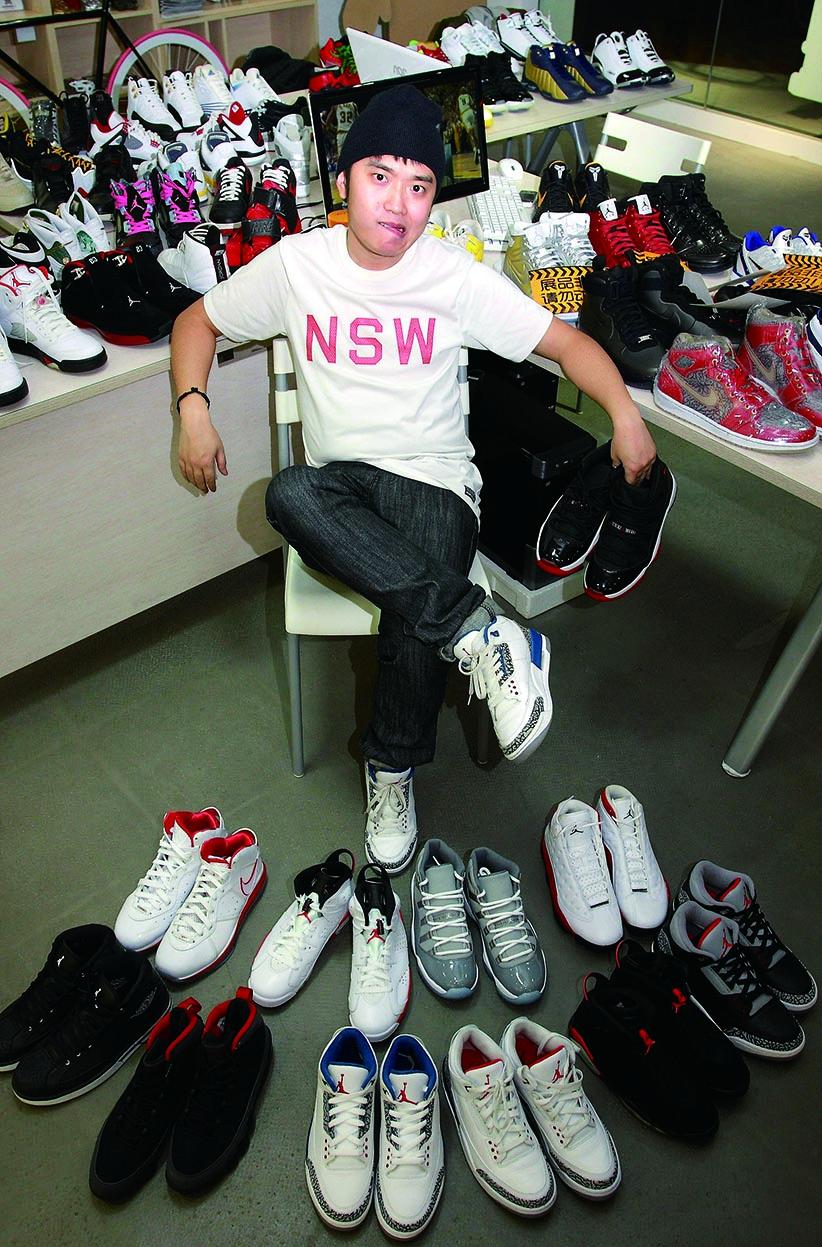 左手盲盒炒鞋，右手理财投保：80、90后消费新一代