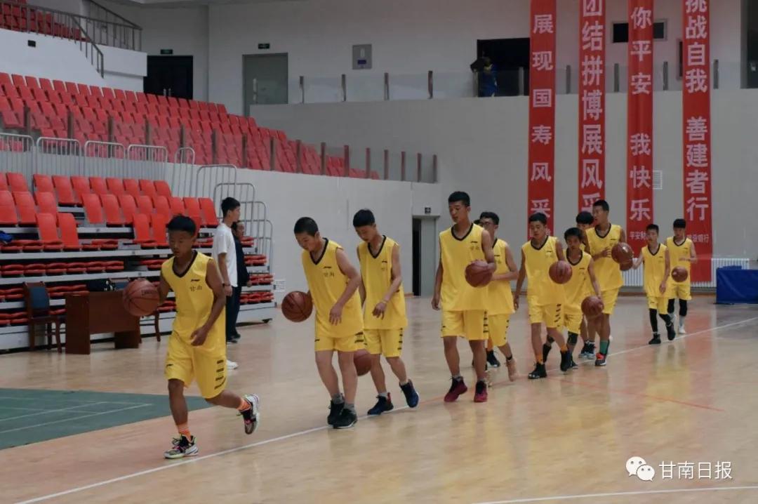 奔跑吧！少年！我州青少年暑期足球篮球训练营开营
