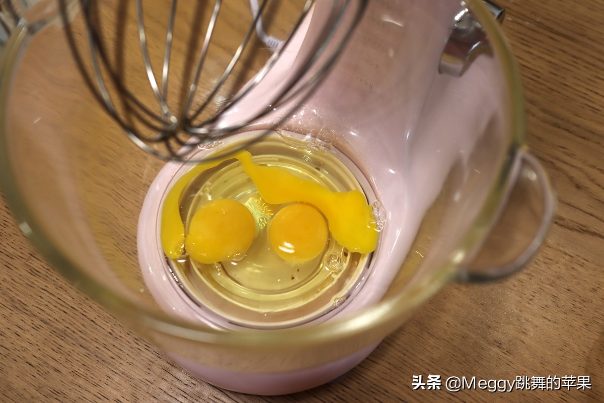 不用打蛋器和不用低筋面粉的蛋糕,不需要打发蛋清的蛋糕超蓬松