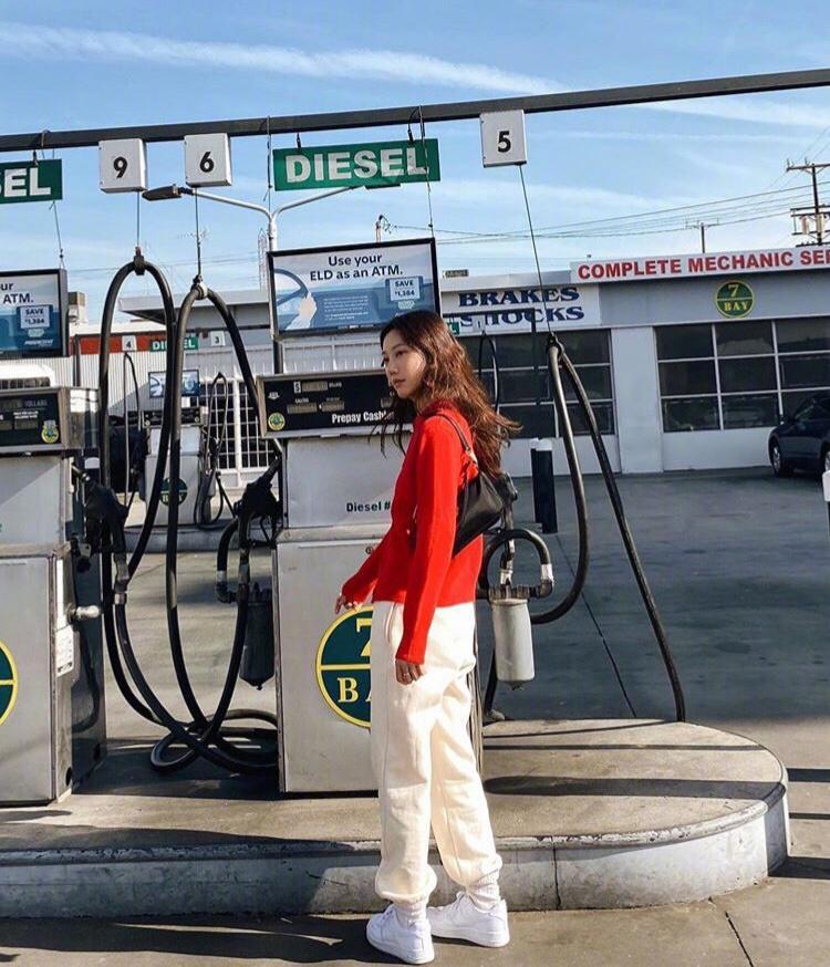 闊╁浗绌挎惌鏄ュ鏂版,闊╅噷闊╂皵鐨勬槬瑁呯┛鎼竴鏁村