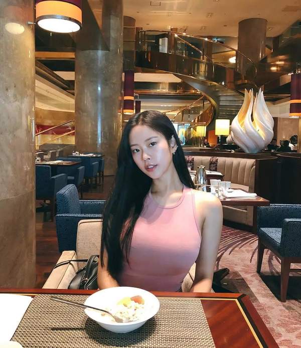 韩国网红模特小姐姐，却已是两个孩子的辣妈，对抗衰老自有妙招