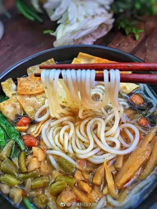 天津最馫大学食堂：晚上吃啥？给你安排的明明白白