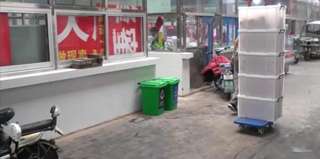 山东美女靠一锅盐发家,3年开8家店,月入至少30万,全城独一份