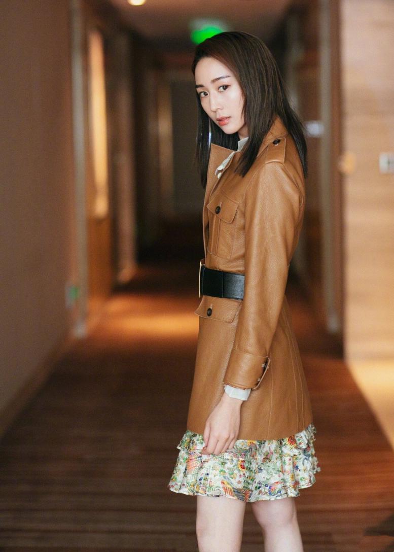 戚薇李承铉黄色衣服 (李承铉戚薇黄色衣服)