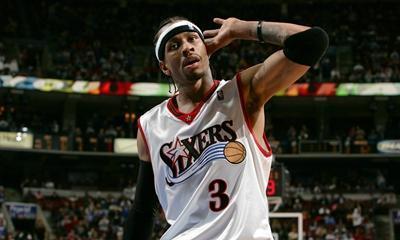 10图看进球后的庆祝动作:库里伸出手指指向天,韦德表情霸气至极