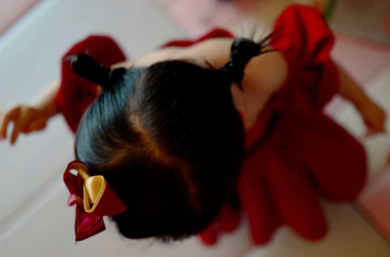 谢娜晒女儿给的礼物,谢娜日常晒娃