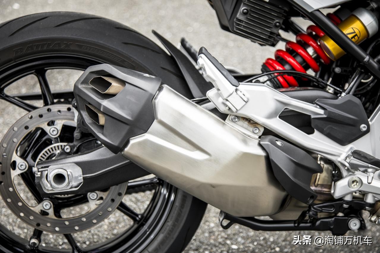 宝马f900r和杜卡迪950,宝马全新中型运动街车f900r赏析