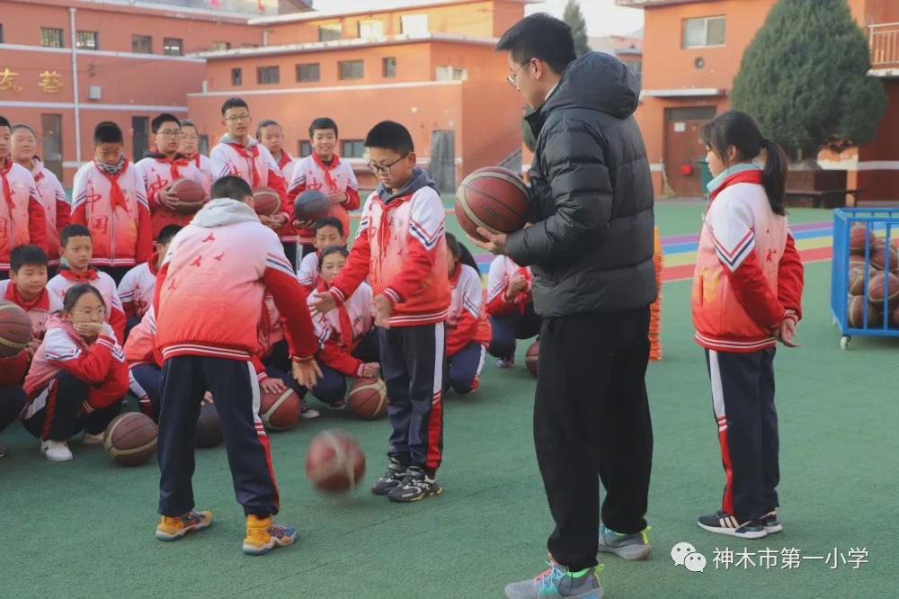神木第一小学拔河比赛,小学体育优质课简报