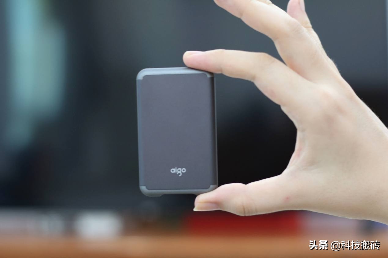 体积不到名片大小，速度狂飙567.28MB/s，爱国者S7Pro测评